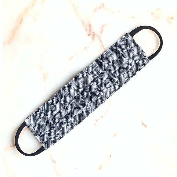 ADULT CLOTH FACE MASK_BLACK/WHITE GEOMETRIC - Picture 8 of 10